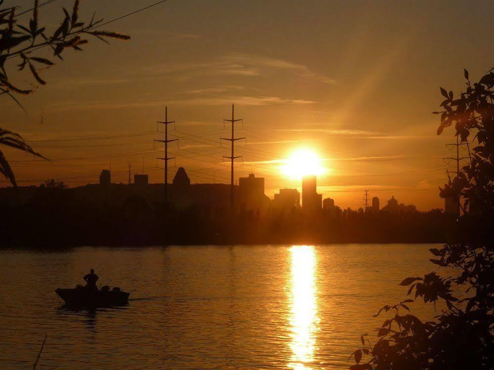 Motel Du Fleuve Brossard Dış mekan fotoğraf