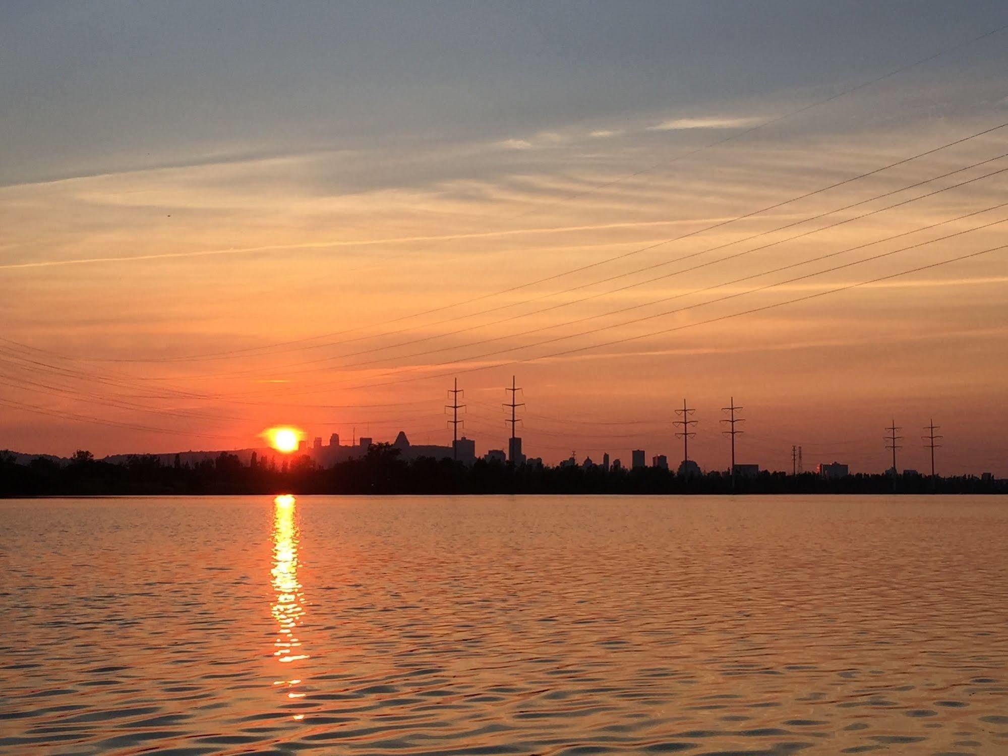 Motel Du Fleuve Brossard Dış mekan fotoğraf