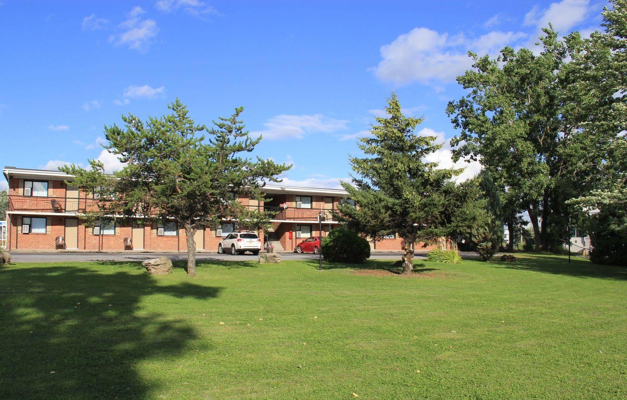 Motel Du Fleuve Brossard Dış mekan fotoğraf